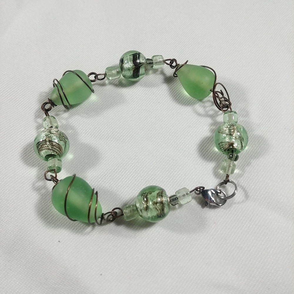 Handcrafted wire & glass bead bracelet
